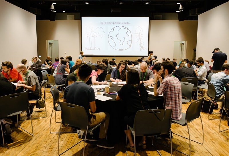 Working groups sketch sessions together at SRCCON 2016.